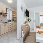 Edi Apartment Funtana