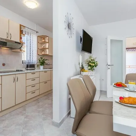 Edi Apartment Funtana